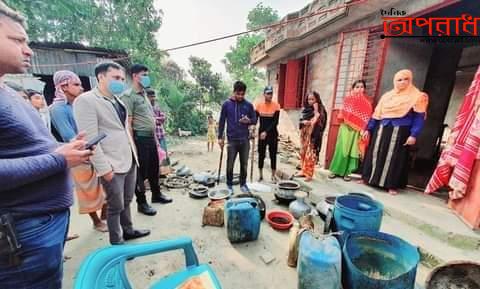 শিবপাশায় চোলাইমদ তৈরির অভিযোগে দুই উৎপাদনকারীকে ৬ মাসের বিনাশ্রম কারাদণ্ড