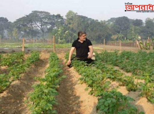 ক্ষেতে-খামারে কৃষিকাজে সময় কাটাচ্ছেন ৯০ দশকের নায়ক নাইম।