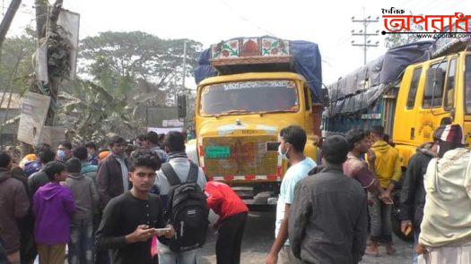 ঝিনাইদহে ট্রাক চাপায় নারীর মৃত্যু, আহত – ১