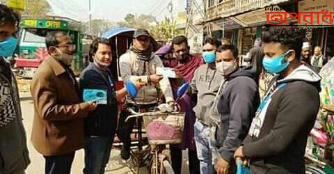 কুষ্টিয়া জেলা ইউনাইটেড অনলাইন প্রেস ক্লাবের পক্ষ থেকে মাক্স বিতরণ