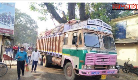 দীর্ঘ ৩মাস বন্ধ থাকার পর হিলি স্থল বন্দর দিয়ে পেয়াজ আমদানী শুরুঃ