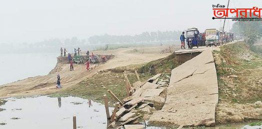 আজমিরীগঞ্জে কুশিয়ারার কালনী নদীর তীর কেটে মাটি বিক্রি অব্যাহত সংলগ্ন রাস্তা ও ফসলিজমি হুমকির মূখে