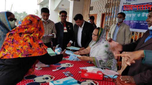 মোংলায় ৬২০ টি পরিবারের মধ্যে উপমন্ত্রীর ভিজিডি কার্ড বিতরণ