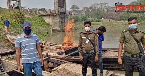 হালদা অভিযানে বালু উত্তোলন ব্যবহৃত ইঞ্জিন ও জাল জব্দ।