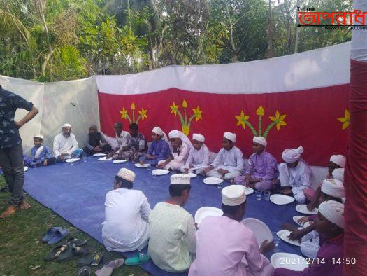 পিরোজপুরের কাউখালীতে ভালোবাসা দিবসে খাবার ও কম্বল বিতারন