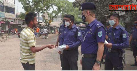 হিলিতে কোভিড ১৯ভাইরাসের সংক্রমন রোধে পুলিশের জনসচেতনা মুলক প্রচারনা মাক্স বিতরণঃ