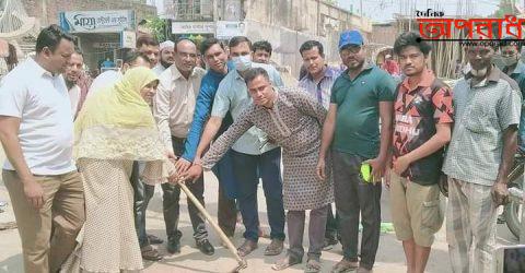 ১৯ লক্ষাধিক টাকা ব্যয়ে রাস্তার উন্নয়ন কাজের উদ্বোধন করলেন পৌর  মেয়র সাইফুল