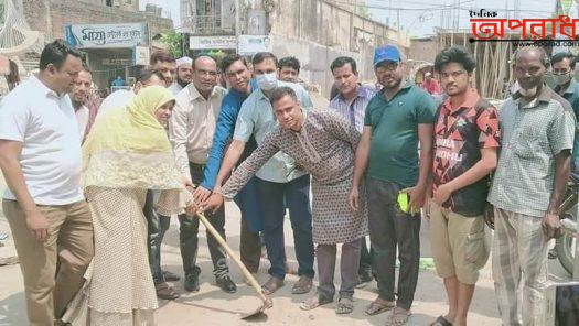 ১৯ লক্ষাধিক টাকা ব্যয়ে রাস্তার উন্নয়ন কাজের উদ্বোধন করলেন পৌর  মেয়র সাইফুল