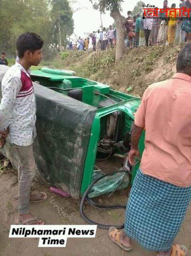 মোবাইলে কথা বলছিলেন চালক,সিএনজি খাদে পরে শিশু যাত্রীর মৃত্যু।