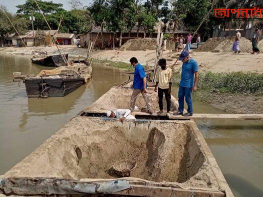 প্রজনন মৌসুম কে সামনে রেখে “হালদায়  উপজেলা প্রশাসনের অভিযান অব্যাহত।