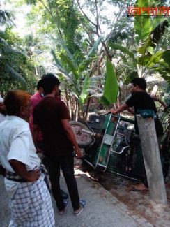 মোড়েলগন্জ্ঞে ইজিবাইক ও মোটরসাইকেল সংঘর্ষ, বেঁচে গেল তিনটি প্রাণ