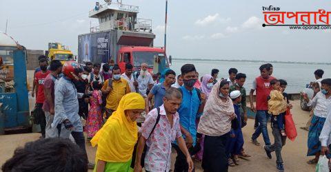 ফেরি ঘাটে নেই যাত্রী ভোগান্তি,যাত্রীদের নেই স্বাস্থ বিধি মানার বালাই