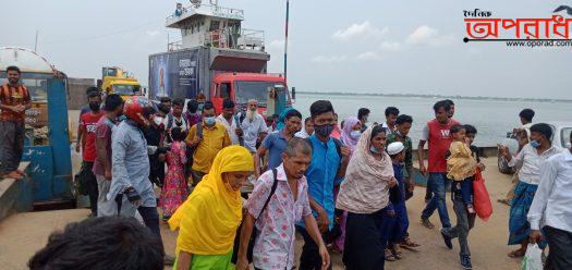 ফেরি ঘাটে নেই যাত্রী ভোগান্তি,যাত্রীদের নেই স্বাস্থ বিধি মানার বালাই