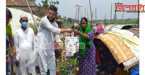 মুন্সীগঞ্জের সিরাজদিখানে বেদে সম্প্রদায়ের মাঝে ঈদ উপহার সামগ্রী বিতরণ করা হয়েছে।