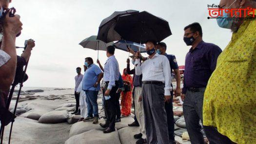 কলাপাড়ায় ঘূর্নিঝড় ইয়াসে ক্ষতিগ্রস্থ বেড়িবাঁধ ও কুয়াকাটা সমুদ্র সৈকত পরিদর্শনে পাউবোর সিনিয়র সচিব কবির বিন আনোয়ার ॥