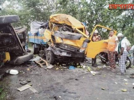 কুষ্টিয়ায় ট্রাক ও পিকাপ মুখোমুখি সংঘর্ষে আহত – ৪