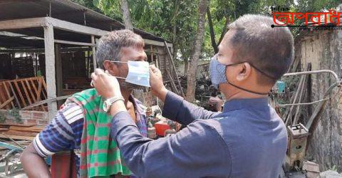 কোটচাঁদপুর পৌর ৩নং ওয়ার্ডে ফ্রি মাস্ক বিতরন কাউন্সিলর জাহিদ হোসেন