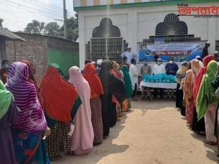 রাজবাড়ী জেলা বঙ্গবন্ধু সৈনিকলীগের উদ্দোগে ঈদ সামগ্রী বিতরন