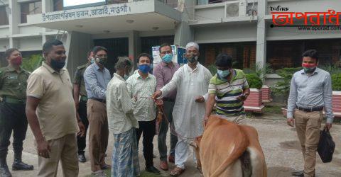 নওগাঁর আত্রাইয়ে প্রতিবন্ধী পরিবারের পাশে দাঁড়ালেন ইউএনও