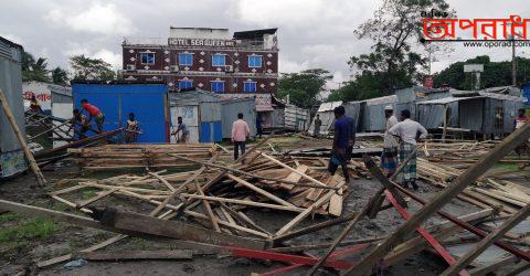 কুয়াকাটায় অর্ধশতাধিক অবৈধ স্থাপনা উচ্ছেদের সময় নিবার্হী ম্যাজিস্ট্রেট ও মেয়রের বাক-বিতন্ডা ॥