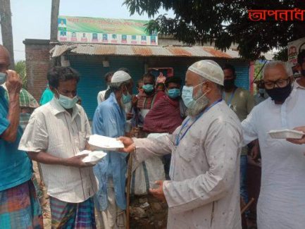 নওগাঁর আত্রাইয়ে অসহায় মানুষের পাশে আওয়ামী লীগ