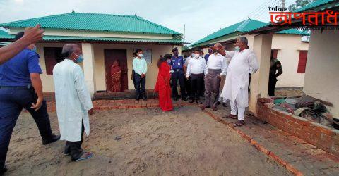 বগুড়ার আদমদীঘিতে প্রধান মন্ত্রীর দুর্যোগ সহনীয় বাড়ি অনিয়ম, দুর্নীতি তদন্তে পরিদর্শনে বিভাগীয় কমিশনার