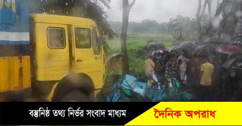 শায়েস্তাগঞ্জের নছরতপুরে সিএনজি-ট্রাক সংঘর্ষে প্রাণ কোম্পানীর ৬ শ্রমিক নিহত