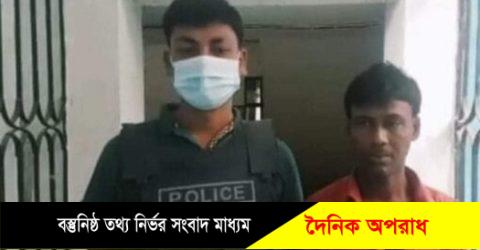 সোনাইমুড়ীতে ক্রেতা সেজে ইয়াবা কারবারি ধরল পুলিশ