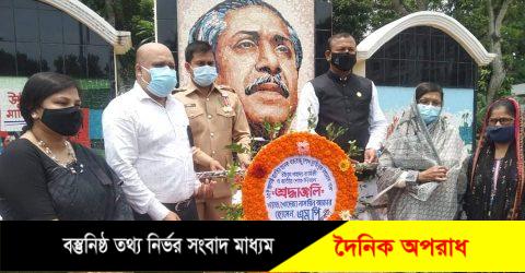 বঙ্গবন্ধুর প্রতিকৃতিতে পুষ্পার্ঘ্য অর্পণ করলেন এম,পি এ্যাড. খোদেজা নাসরিন আক্তার