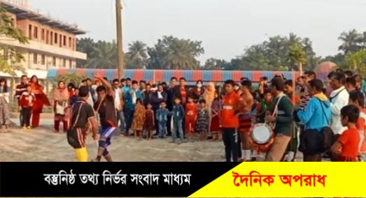 গ্রাম বাংলার ঐতিহ্যবাহী লাঠি খেলা অনুষ্ঠিত হলো আলাউদ্দিন আহমেদ শিক্ষাপল্লী পার্কে