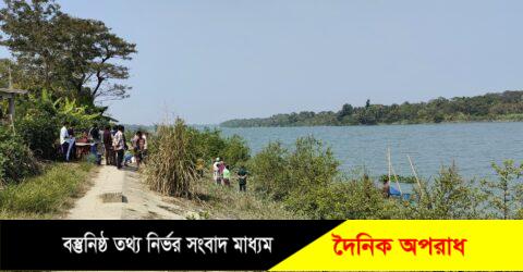 হালদা নদীর পানি হঠাৎ করে নীল রং ধারন