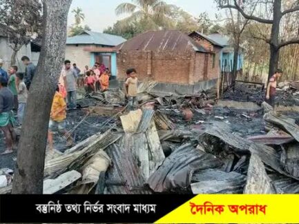 নীলফামারীতে অগ্নিকাণ্ডে ৫ পরিবারের ১৩ঘর পুড়ে ছাই