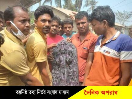 কুষ্টিয়ায় পুকুর খনন করতে গিয়ে পাওয়া গেল প্রাচীন মূর্তি