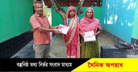 জয় নেহাল ও খোন্দকার বাড়ির উদ্যোগে ঈদ বস্ত্র বিতরণ