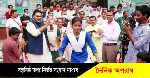 নওগাঁয় ক্ষুদ্র নৃ-গোষ্ঠির শিক্ষার্থীদের মাঝে বাইসাইকেল ও শিক্ষাবৃত্তি প্রদান