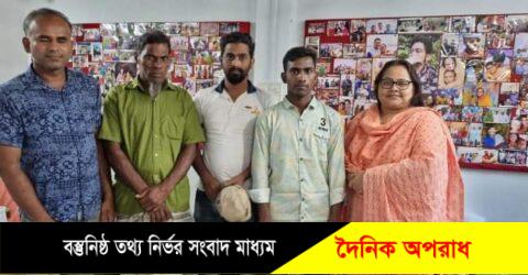 কুষ্টিয়ার মৌবন পাশে দাঁড়ালেন মেডিকেলে চান্স পাওয়া সবুজের পাশে