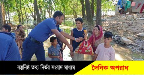 ত্রাণ নিয়ে বানভাসি মানুষের পাশে তাহিরপুর থানা পুলিশ