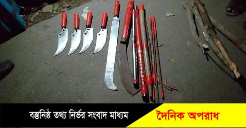 সেনবাগে ঝোপ থেকে দেশীয় অস্ত্র উদ্ধার