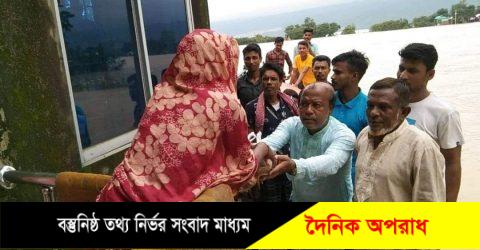 বন্যার্ত মানুষের পাশে সেচ্ছাসেবকলীগ নেতা আবুল খায়ের