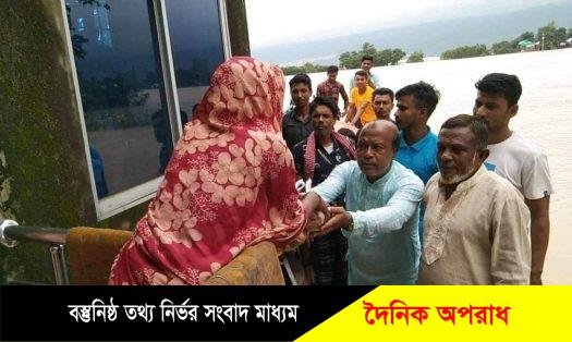 বন্যার্ত মানুষের পাশে সেচ্ছাসেবকলীগ নেতা আবুল খায়ের