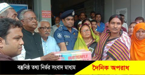 নওগাঁর আত্রাইয়ে বিভিন্ন প্রতিষ্ঠানে টিউবওয়েল ও হতদরিদ্র নারীদের  মাঝে সেলাই মেশিন বিতরণ