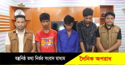 সোনাইমুড়ীতে অস্ত্র বেচাকেনার সময় কিশোর গ্যাংয়ের ৩ সদস্য গ্রেফতার