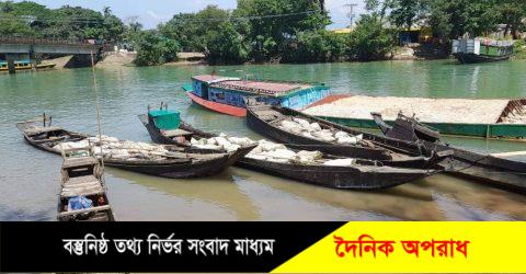 তাহিরপুরে ভারতীয় চোরাই কয়লা বোঝাই ৩টি কাঠবডি নৌকাসহ ৬ চোরাকারবারি আটক