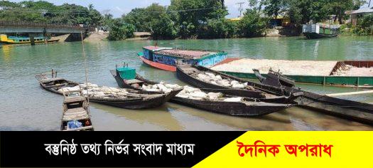 তাহিরপুরে ভারতীয় চোরাই কয়লা বোঝাই ৩টি কাঠবডি নৌকাসহ ৬ চোরাকারবারি আটক