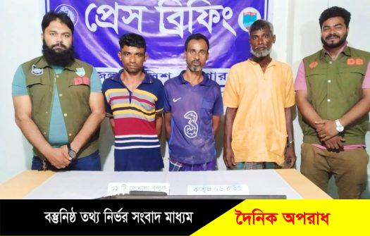 যশোরের শার্শায় আগ্নেয়াস্ত্র ও গুলিসহ গ্রেফতার ৩