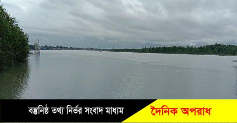 কলাপাড়ায় লালুয়া ইউনিয়নে দফায় দফায় জোয়ারের পানিতে বাড়ি-ঘর প্লাবিত, ৩ টি বিদ্যালয়ের এসএসসি পরীক্ষার্থীরা চরম দুর্ভোগে ॥