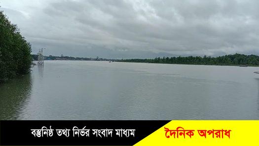 কলাপাড়ায় লালুয়া ইউনিয়নে দফায় দফায় জোয়ারের পানিতে বাড়ি-ঘর প্লাবিত, ৩ টি বিদ্যালয়ের এসএসসি পরীক্ষার্থীরা চরম দুর্ভোগে ॥