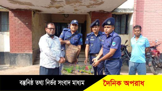 রাজবাড়ী‌তে বিলুপ্ত বি‌দেশী প্রজা‌তির ১৫‌টি পা‌খি ও ১‌টি হনুমান সহ এক পাঁচারকারী আটক