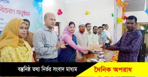 দুর্গাপূজা উপলক্ষে চুনারুঘাটের ৭৪টি পূজামন্ডপে প্রধানমন্ত্রীর উপহার প্রদান করলেন ডিসি ইসরাত জাহান