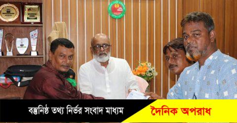 মোংলায় ভ্যান- রিক্সা শ্রমিকদের বিক্ষোভ ও স্মারকলিপি প্রদান